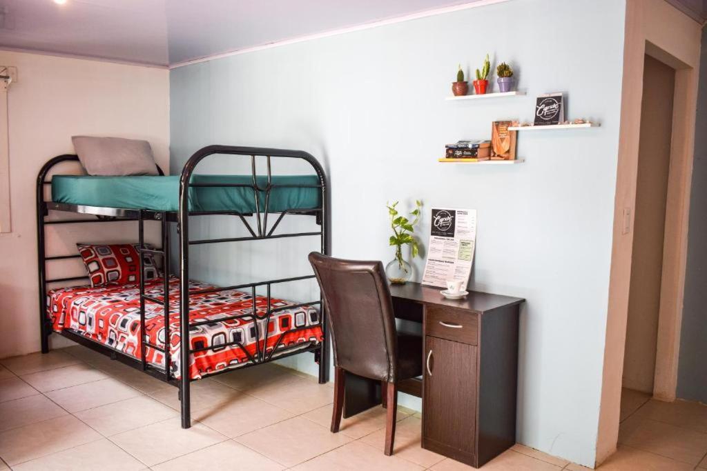 The Backside House Hostel Тамариндо Екстериор снимка